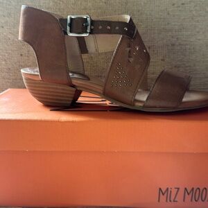 NWT Miz Mooz Cienna Wide sandals.